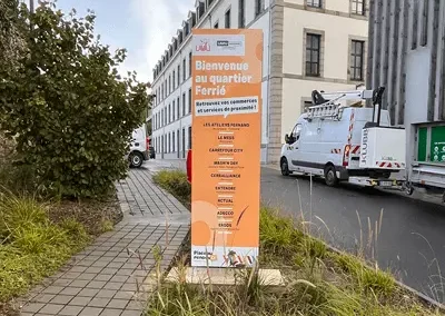 Totem Publicitaire Sur-Mesure | Fabrication Publivue